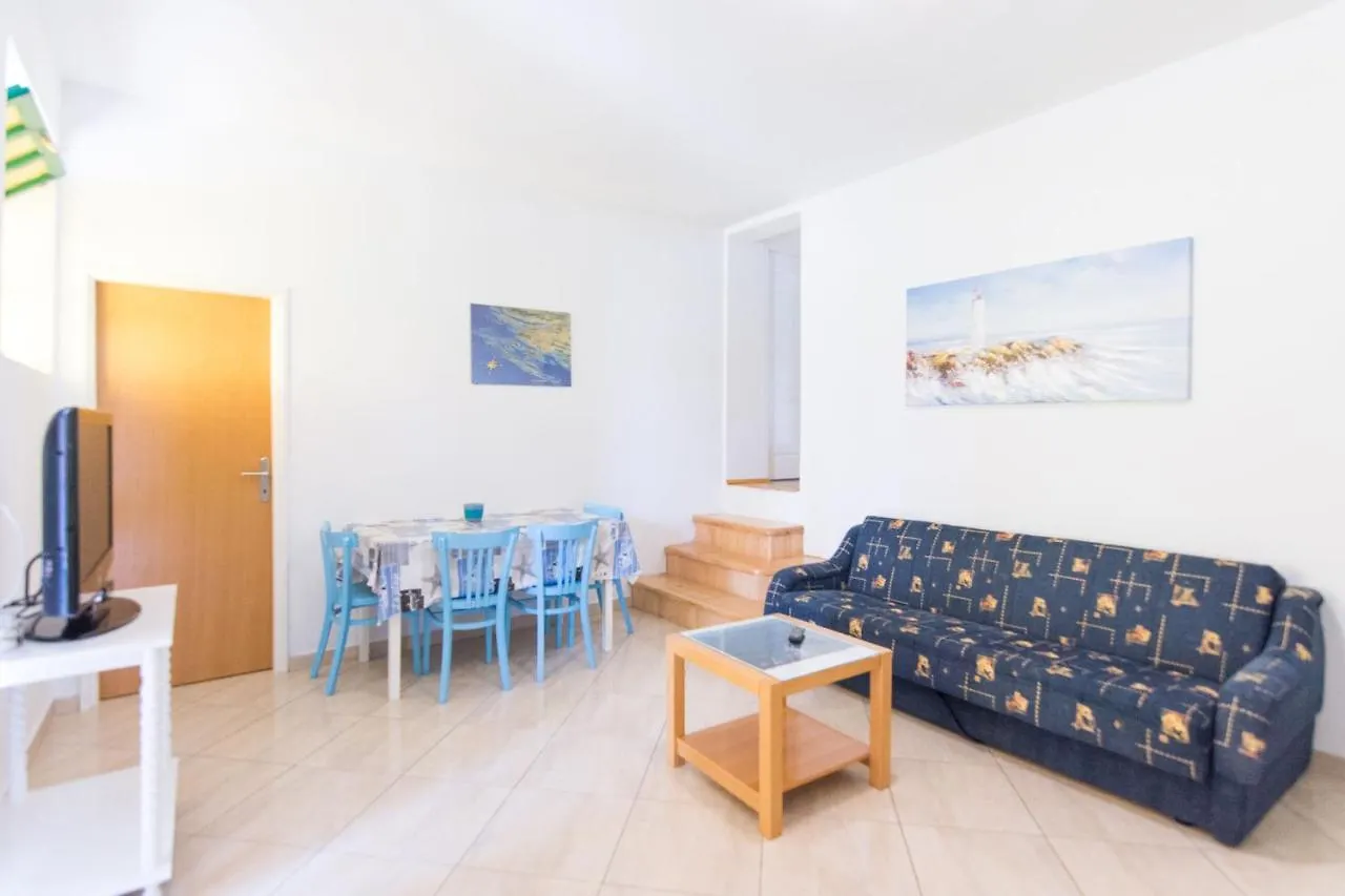 Semesterbostad House Lanterna Villa Tkon