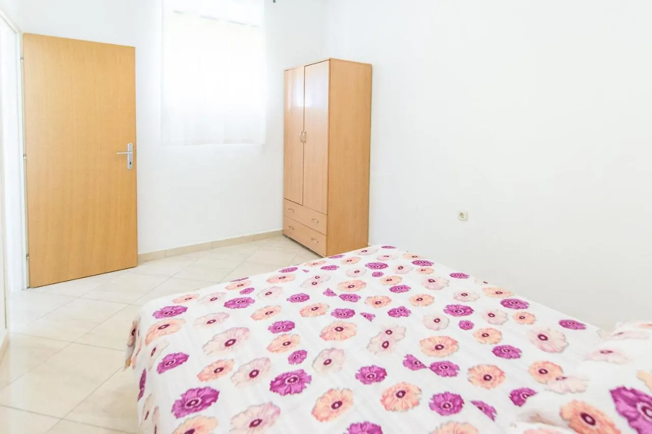 House Lanterna Villa Tkon 0*,